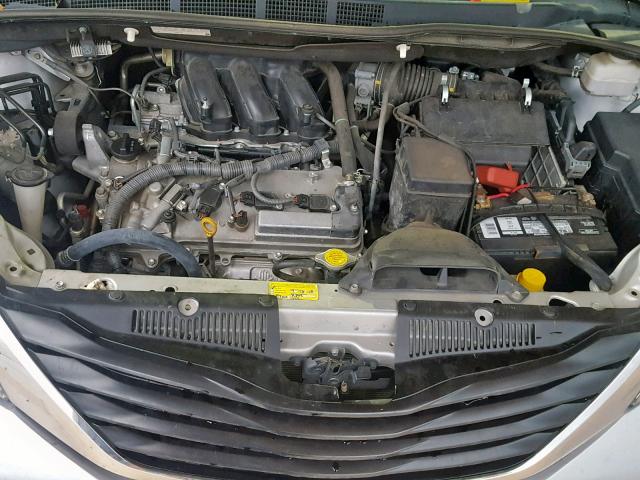 5TDYK3DC9CS276598 - 2012 TOYOTA SIENNA XLE 银色 照片 7