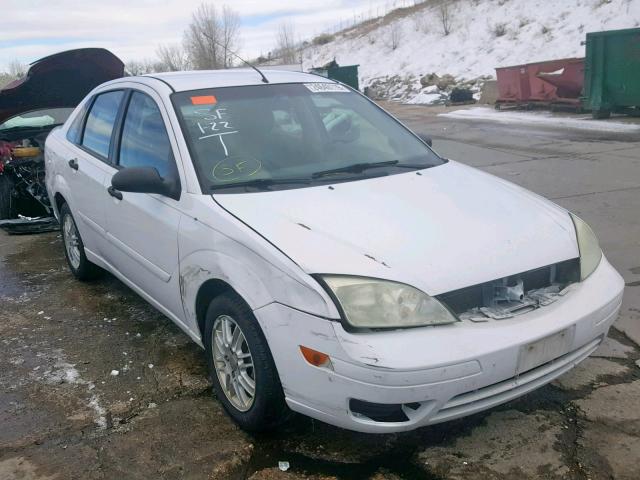 1FAFP34N75W109403 - 2005 FORD FOCUS ZX4 WHITE photo 1