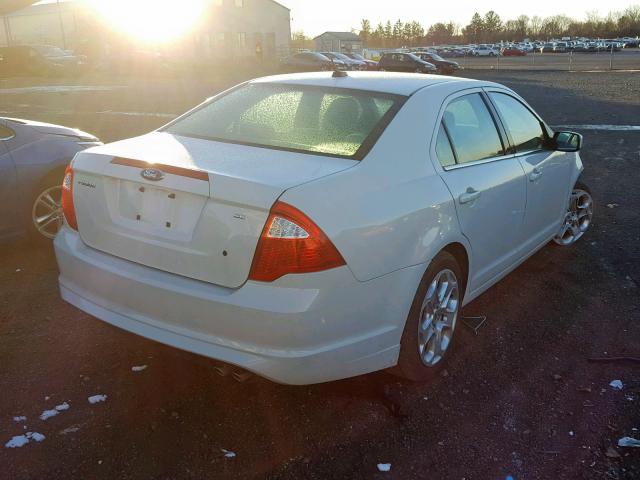 3FAHP0HA5AR118628 - 2010 FORD FUSION SE WHITE photo 4