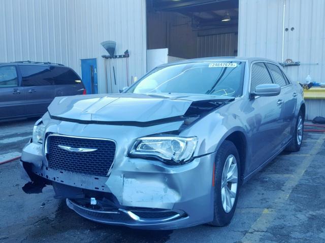 2C3CCAAG7GH197636 - 2016 CHRYSLER 300 LIMITE GRAY photo 2