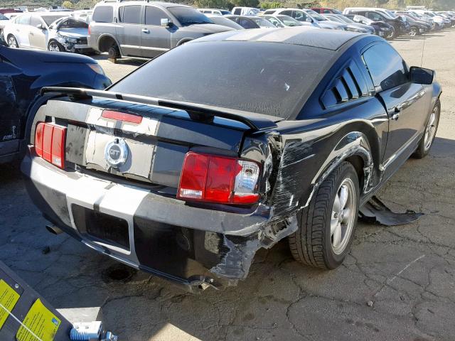 1ZVHT82H375255800 - 2007 FORD MUSTANG GT BLACK photo 4