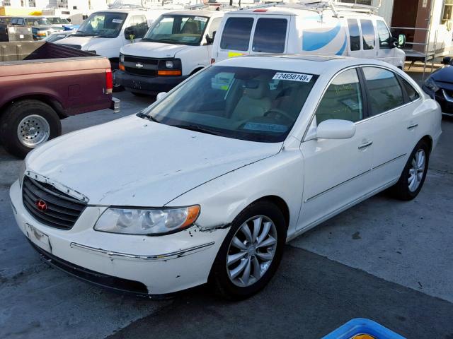 KMHFC46F66A057290 - 2006 HYUNDAI AZERA SE WHITE photo 2