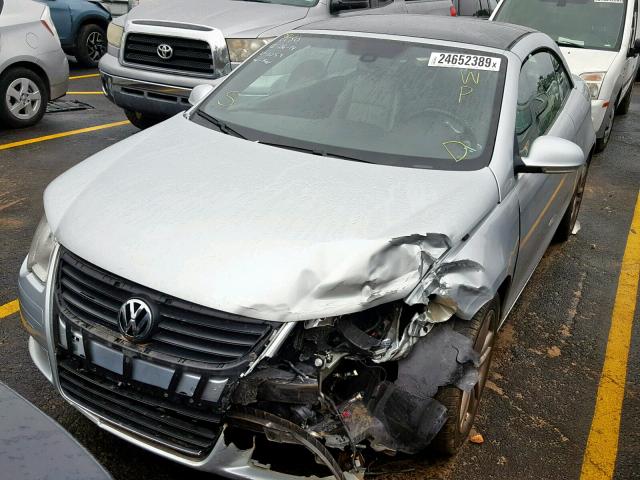WVWFA71F28V001054 - 2008 VOLKSWAGEN EOS LUX 银色 照片 2