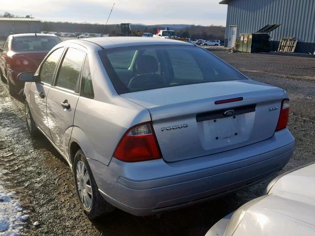 1FAFP34N06W164258 - 2006 FORD FOCUS ZX4 SILVER photo 3