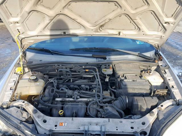 1FAFP34N06W164258 - 2006 FORD FOCUS ZX4 SILVER photo 7