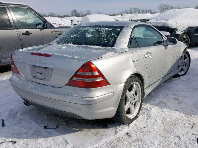 WDBKK65F93F281850 - 2003 MERCEDES-BENZ SLK 320 SILVER photo 4