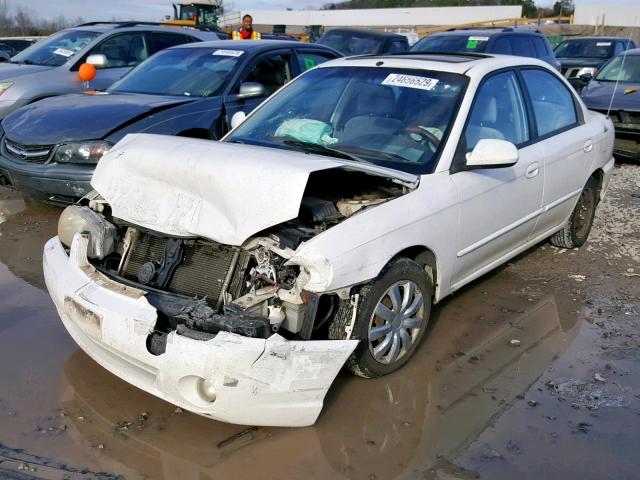 KNAFB121525152522 - 2002 KIA SPECTRA BA WHITE photo 2