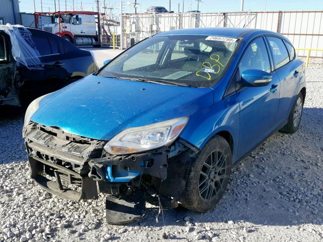 1FAHP3K26CL109750 - 2012 FORD FOCUS SE BLUE photo 2