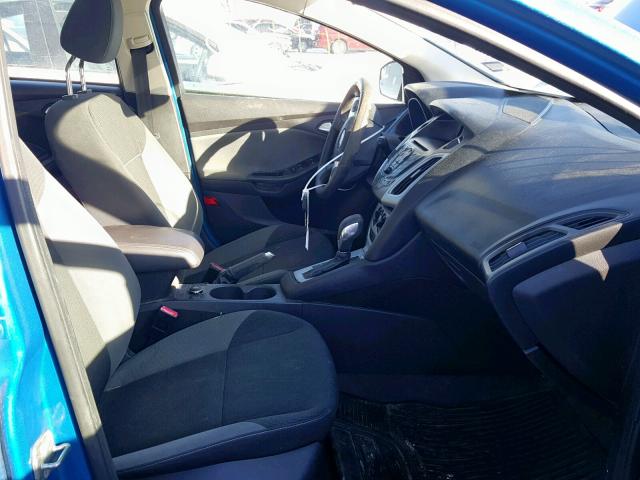 1FAHP3K26CL109750 - 2012 FORD FOCUS SE BLUE photo 5