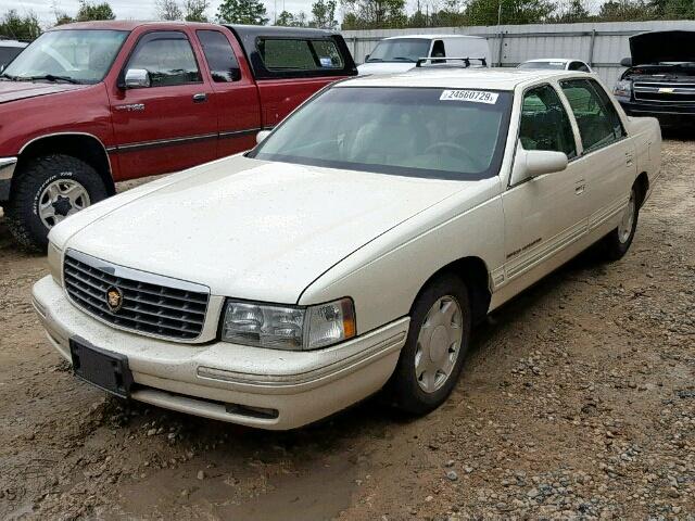 1G6KF5493WU790704 - 1998 CADILLAC DEVILLE CO WHITE photo 2