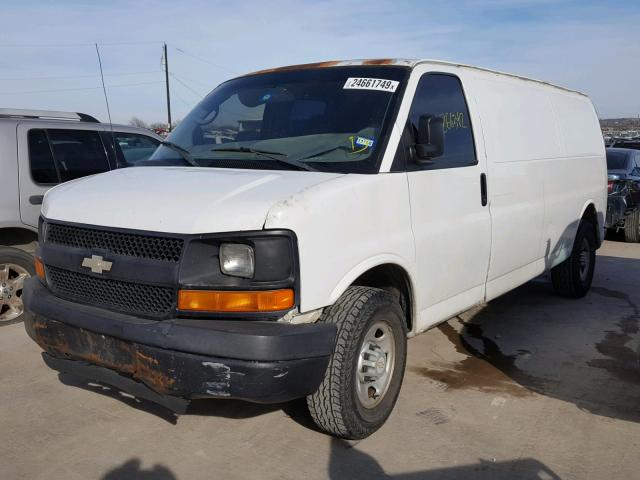 1GCGG29U061262843 - 2006 CHEVROLET EXPRESS G2 WHITE photo 2