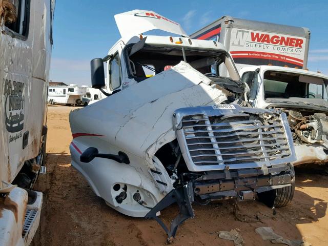 3AKJGEDV0JDJU5060 - 2018 FREIGHTLINER CASCADIA 1 WHITE photo 1