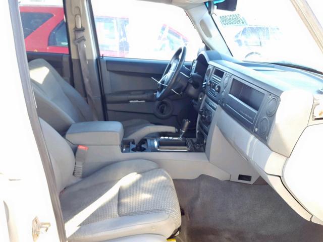 1J8HG48KX6C206163 - 2006 JEEP COMMANDER WHITE photo 5