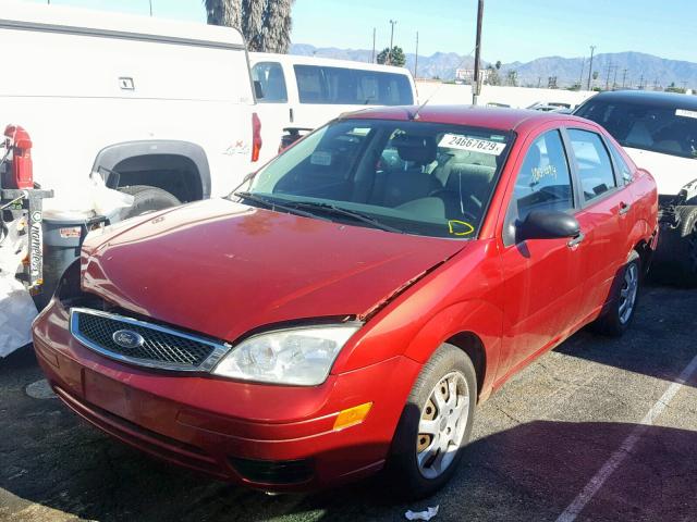 1FAFP34N35W245494 - 2005 FORD FOCUS ZX4 RED photo 2