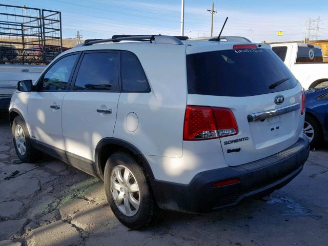 5XYKTDA21CG253267 - 2012 KIA SORENTO BA WHITE photo 3