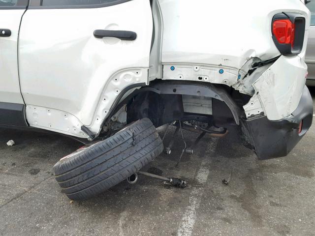 ZACCJBAB4HPE70124 - 2017 JEEP RENEGADE S 白色 照片 9