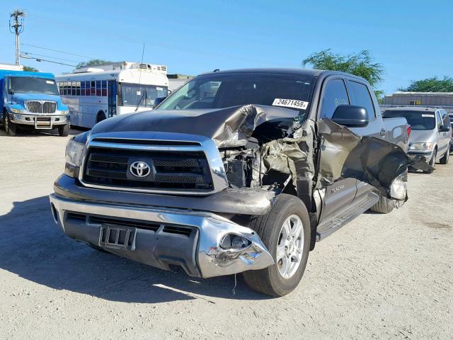 5TFEY5F11CX120428 - 2012 TOYOTA TUNDRA CRE GRAY photo 2