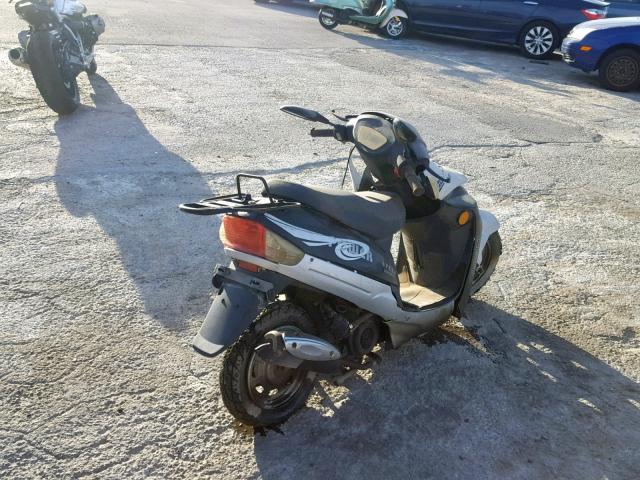 LFETCBPC4E1470929 - 2014 MEID 150CC SILVER photo 4