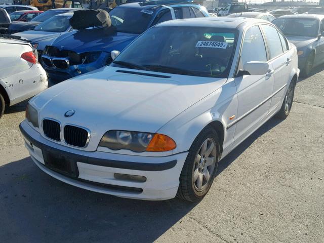 WBAAM3331XCA84855 - 1999 BMW 323I WHITE photo 2