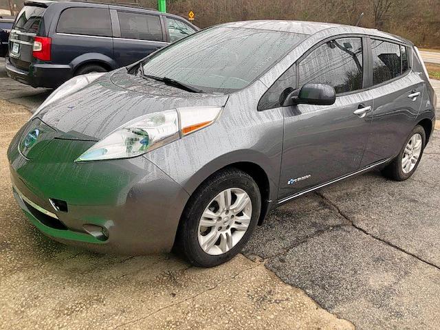 1N4AZ0CPXEC337306 - 2014 NISSAN LEAF S GRAY photo 2