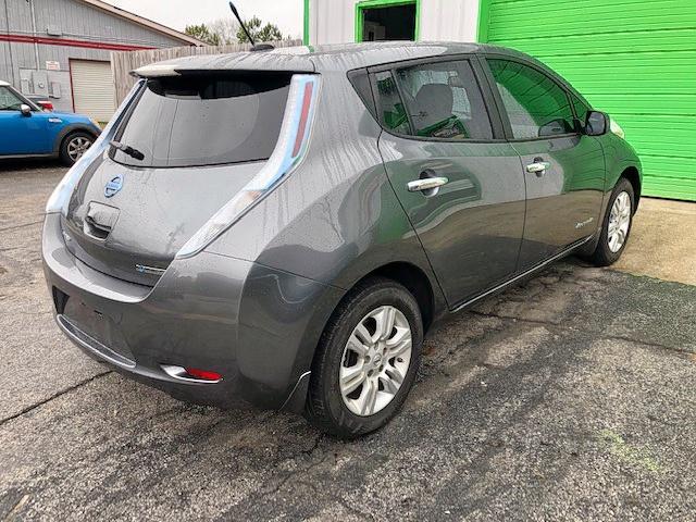 1N4AZ0CPXEC337306 - 2014 NISSAN LEAF S GRAY photo 4