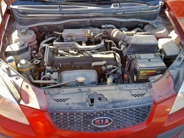 KNADE123166100305 - 2006 KIA RIO RED photo 7