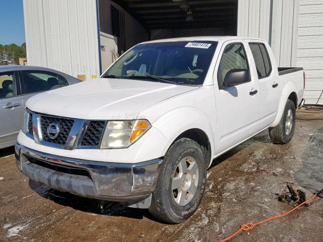 1N6AD07U68C404431 - 2008 NISSAN FRONTIER C WHITE photo 2