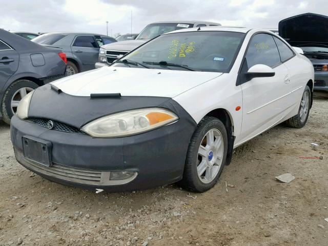 1ZWHT61LX25608662 - 2002 MERCURY COUGAR V6 WHITE photo 2