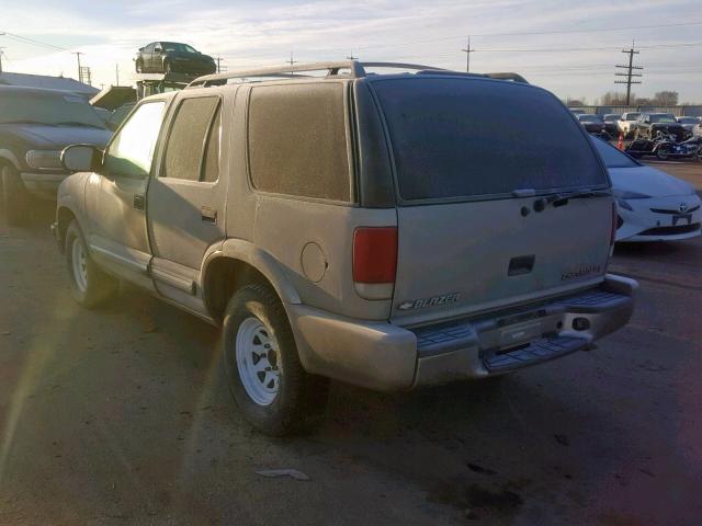 1GNCS13W3Y2132125 - 2000 CHEVROLET BLAZER TAN photo 3