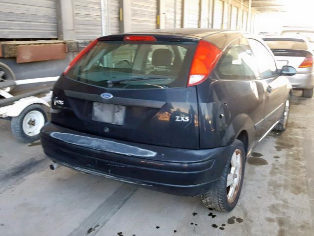 3FAFP31Z53R176587 - 2003 FORD FOCUS ZX3 BLACK photo 4