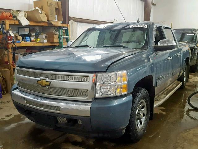 3GCPKREA3BG364085 - 2011 CHEVROLET SILVERADO BLUE photo 2