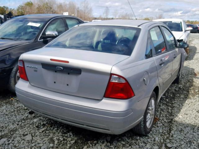 1FAFP34NX7W224676 - 2007 FORD FOCUS ZX4 GRAY photo 4