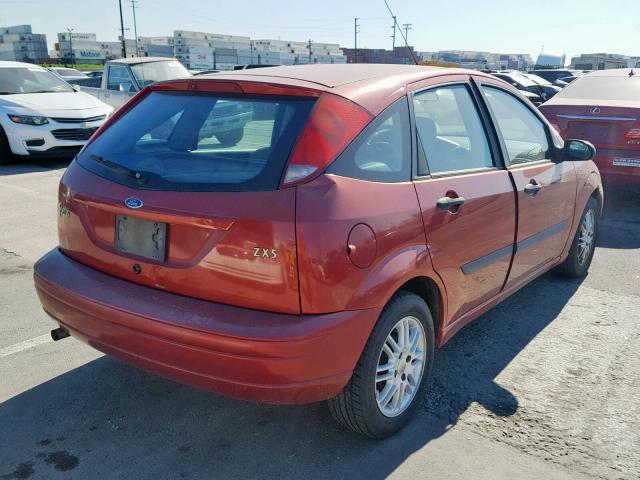 3FAFP37Z93R156186 - 2003 FORD FOCUS ZX5 RED photo 4