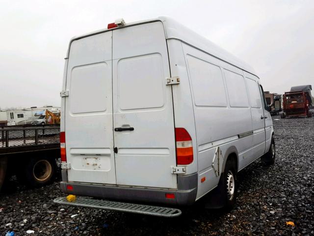 WD0PD744465963155 - 2006 DODGE SPRINTER 2 WHITE photo 4