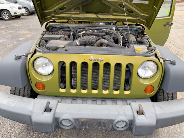 1J4FA24118L602349 - 2008 JEEP WRANGLER X GREEN photo 8