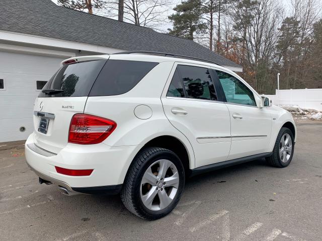 4JGBB2FB7BA632820 - 2011 MERCEDES-BENZ ML 350 BLU WHITE photo 2