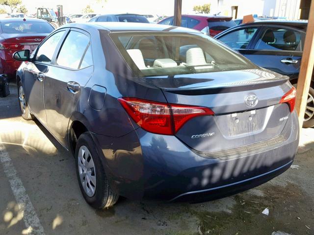 5YFBPRHE0HP679343 - 2017 TOYOTA COROLLA LE GRAY photo 3