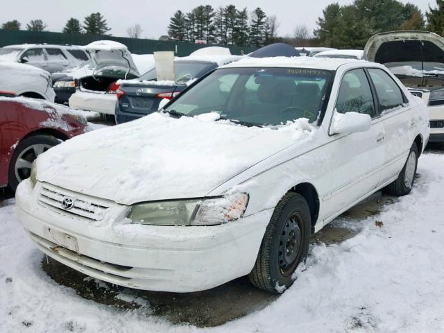 JT2BG22K2V0022001 - 1997 TOYOTA CAMRY LE WHITE photo 2