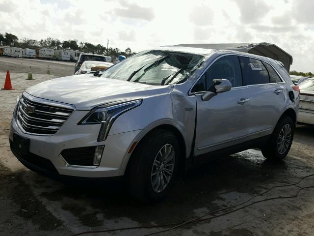 1GYKNBRS1HZ237706 - 2017 CADILLAC XT5 LUXURY SILVER photo 2