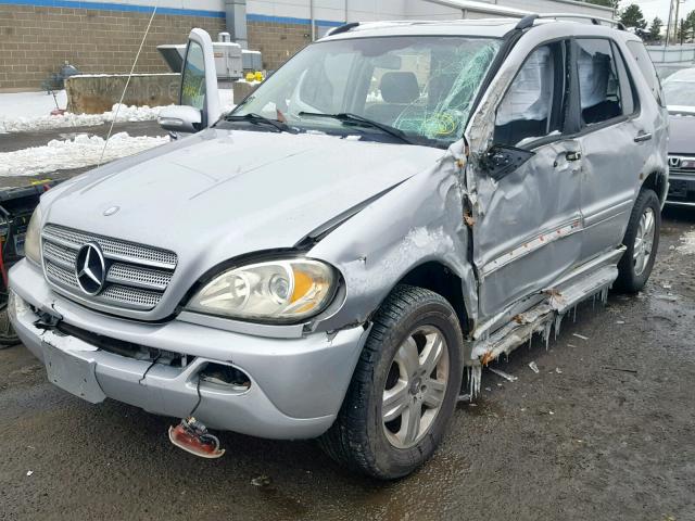 4JGAB57E45A517196 - 2005 MERCEDES-BENZ ML 350 SILVER photo 2