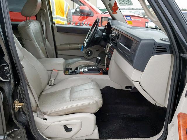 1J8HG58256C170758 - 2006 JEEP COMMANDER BLACK photo 5