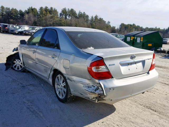 4T1BE32KX2U626592 - 2002 TOYOTA CAMRY LE SILVER photo 3