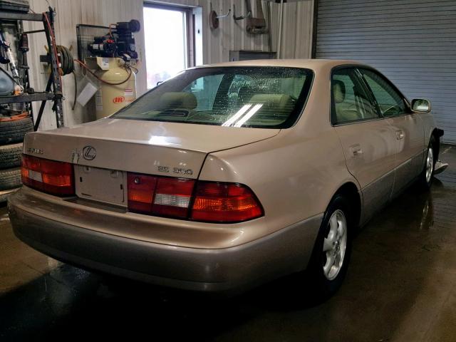 JT8BF22GXV0044915 - 1997 LEXUS ES 300 GOLD photo 4