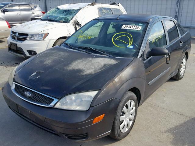 1FAFP34N35W254356 - 2005 FORD FOCUS ZX4 BLACK photo 2