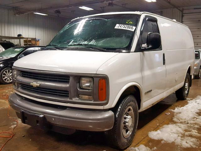 1GCHG35R821115837 - 2002 CHEVROLET EXPRESS G3 WHITE photo 2