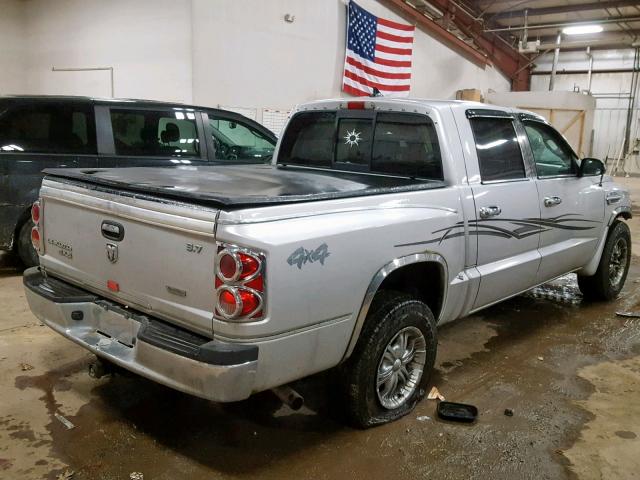 1D7HW28K87S201572 - 2007 DODGE DAKOTA QUA SILVER photo 4