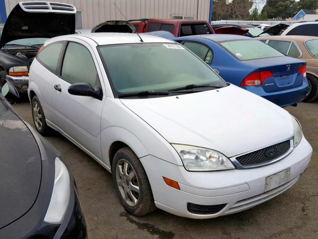 3FAFP31N75R151173 - 2005 FORD FOCUS ZX3 WHITE photo 1