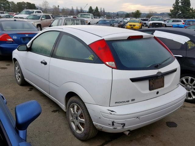 3FAFP31N75R151173 - 2005 FORD FOCUS ZX3 WHITE photo 3