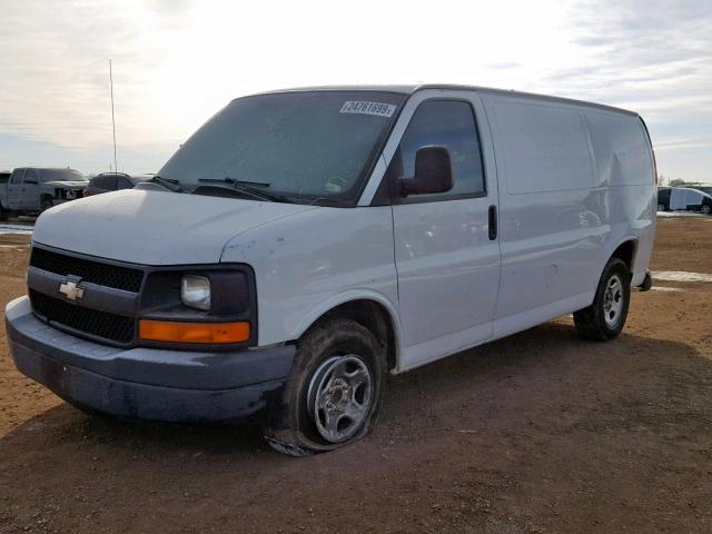 1GCFG15X561224448 - 2006 CHEVROLET EXPRESS G1 WHITE photo 2