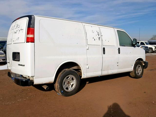 1GCFG15X561224448 - 2006 CHEVROLET EXPRESS G1 WHITE photo 4